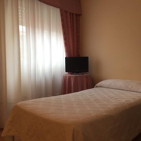 Hotel Restaurante Derby Carballino Dış mekan fotoğraf
