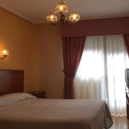 Hotel Restaurante Derby Carballino Dış mekan fotoğraf