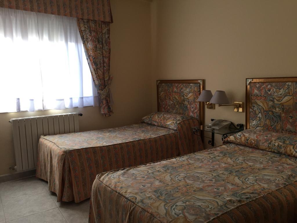 Hotel Restaurante Derby Carballino Dış mekan fotoğraf