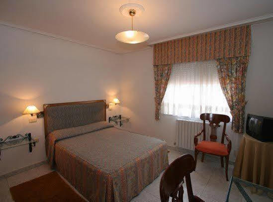 Hotel Restaurante Derby Carballino Dış mekan fotoğraf