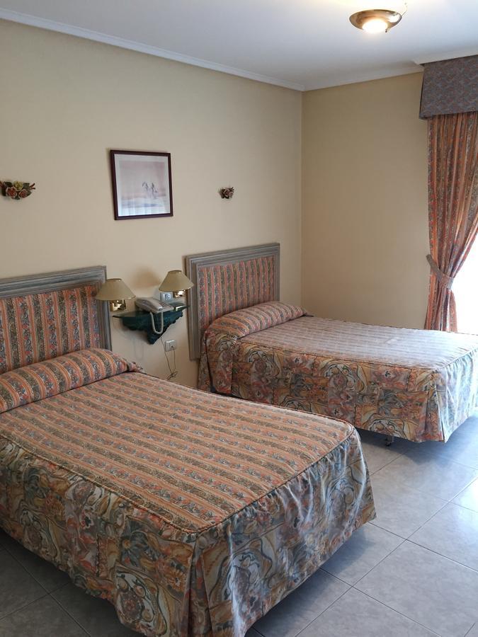 Hotel Restaurante Derby Carballino Dış mekan fotoğraf