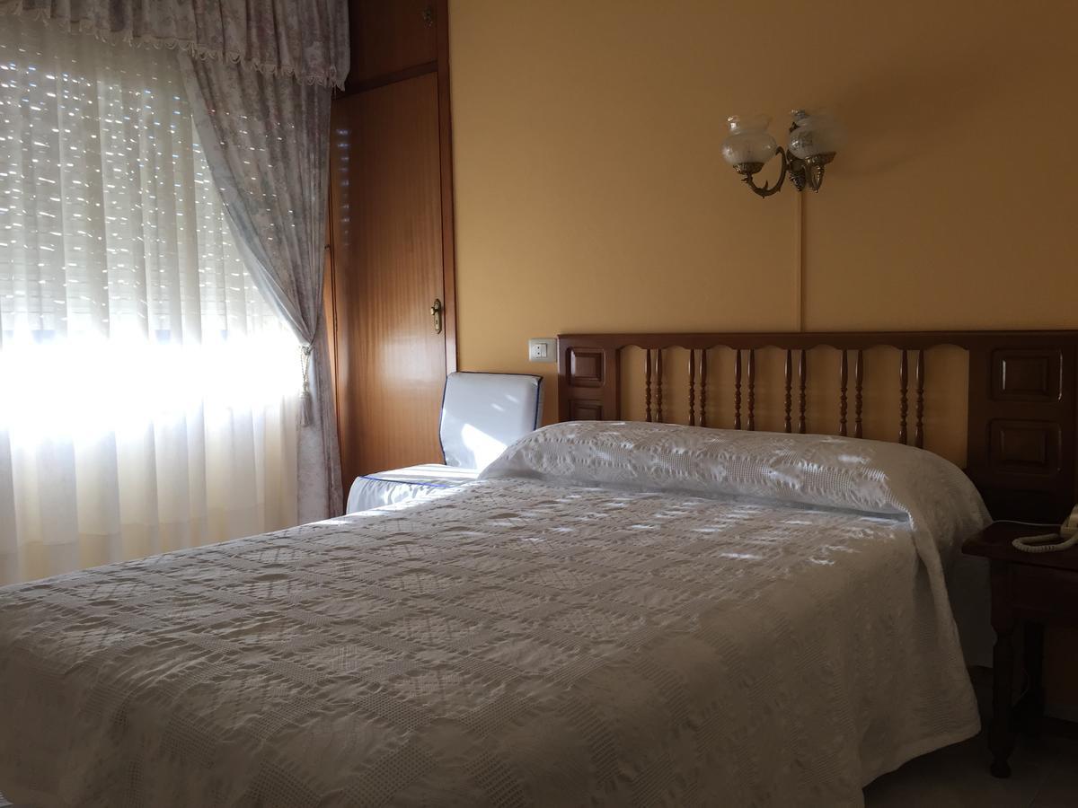 Hotel Restaurante Derby Carballino Dış mekan fotoğraf