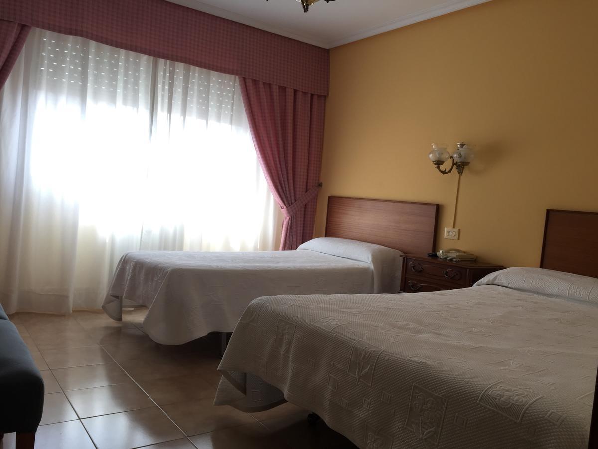 Hotel Restaurante Derby Carballino Dış mekan fotoğraf