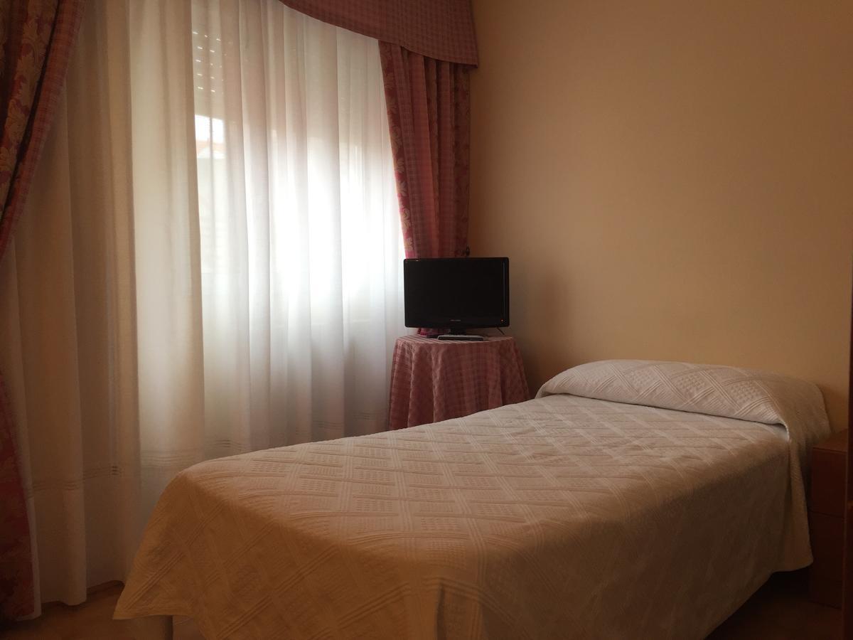 Hotel Restaurante Derby Carballino Dış mekan fotoğraf