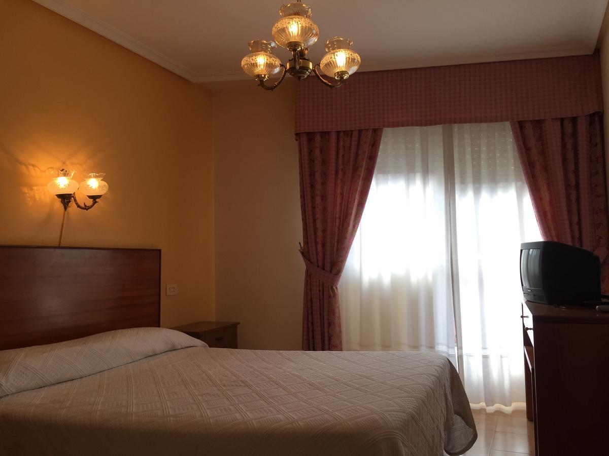 Hotel Restaurante Derby Carballino Dış mekan fotoğraf