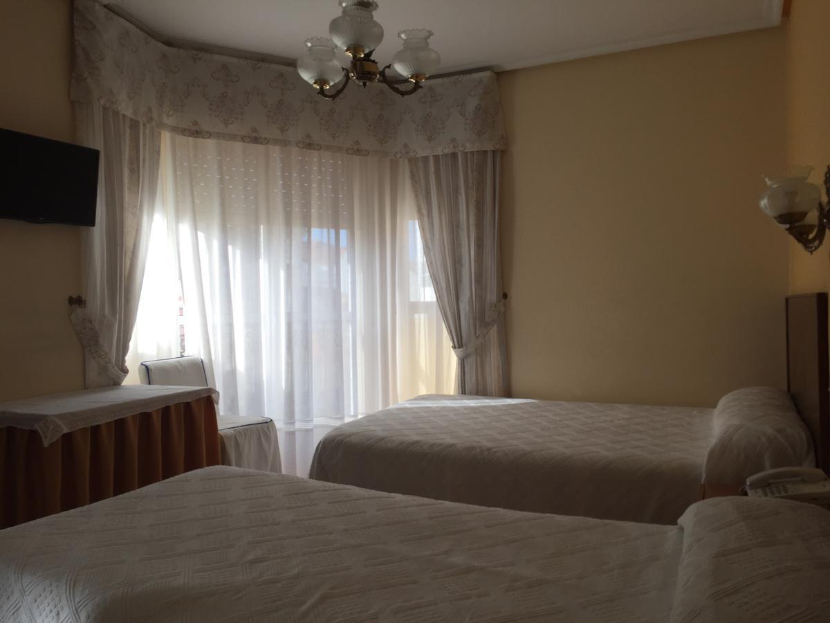 Hotel Restaurante Derby Carballino Dış mekan fotoğraf