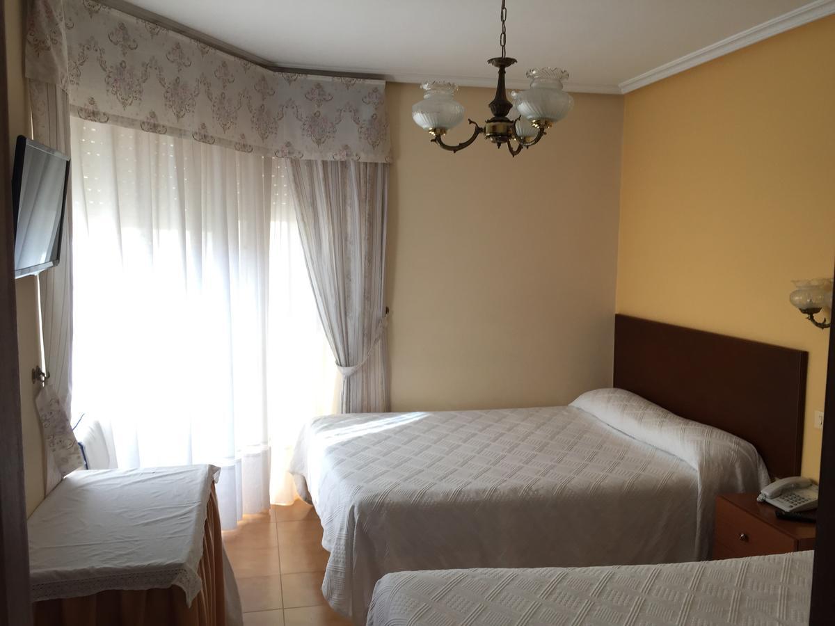 Hotel Restaurante Derby Carballino Dış mekan fotoğraf