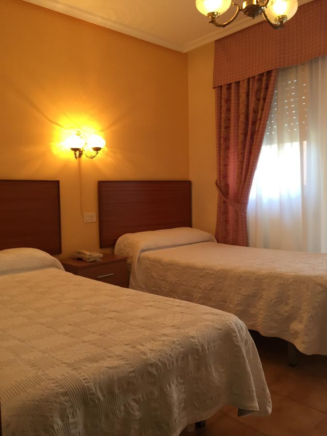 Hotel Restaurante Derby Carballino Dış mekan fotoğraf