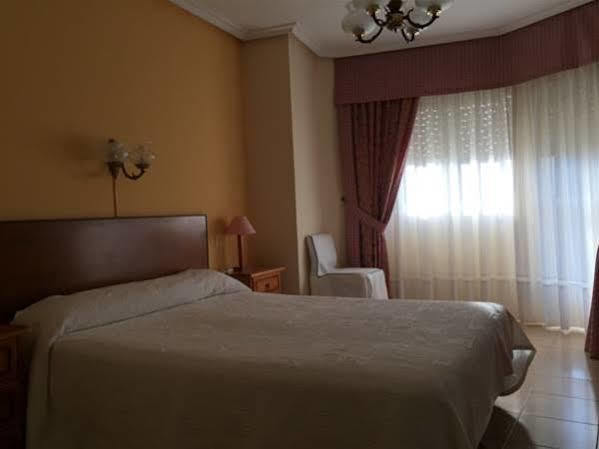 Hotel Restaurante Derby Carballino Dış mekan fotoğraf